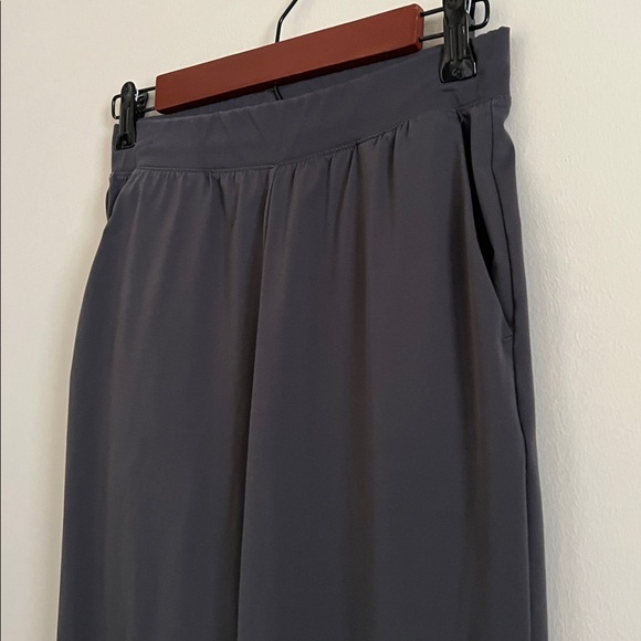 Uniqlo Women's Charcoal Jogger Pants - Picture 5 of 15